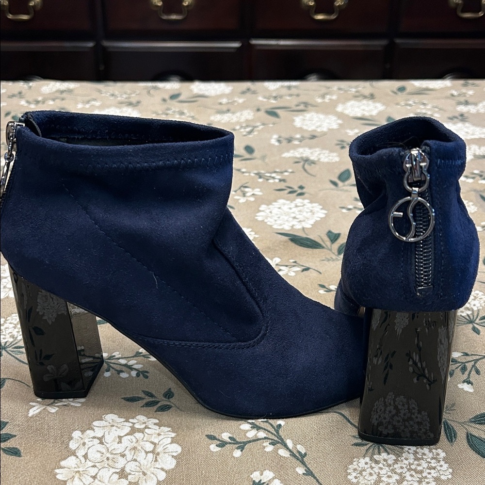 Franco Sarto Navy Blue Kortney Ankle Boots sz 6.5 will fit a 6